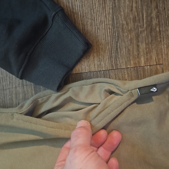NWT Men's Volcom XL "Divided Pull-Over Hoodie" in "Service Green Colors" - Picture 2 of 7
